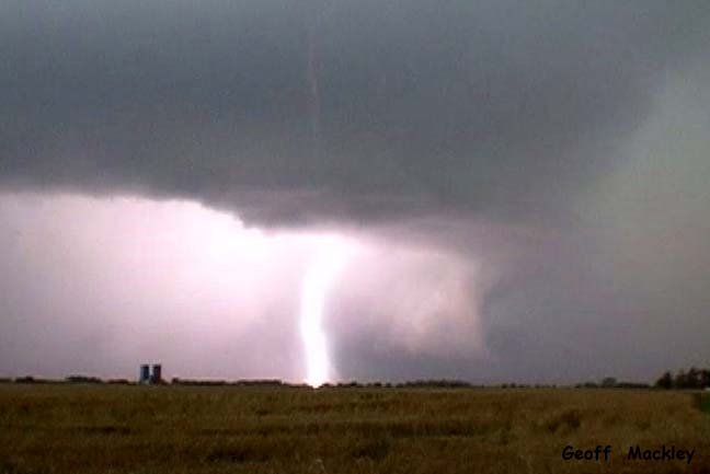 Geoff Mackley - Tornado chase 2001